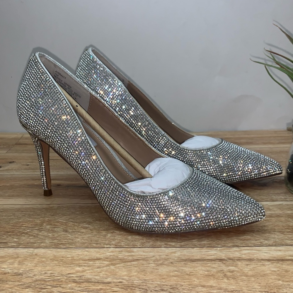Steve Madden Attract Silver pumps  sz 7